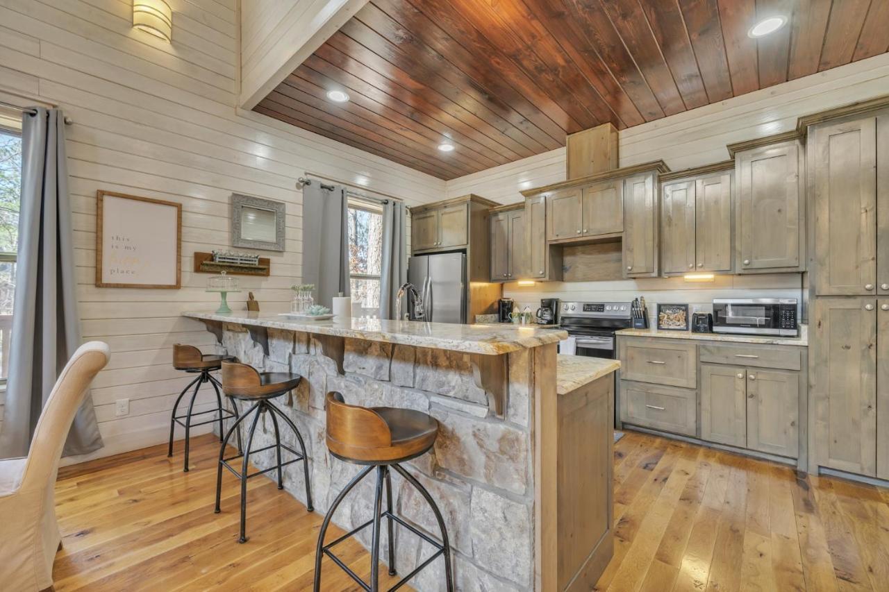 Merlot Mountain - Heated Spa Pool And Hot Tub! Cabin Broken Bow Bagian luar foto