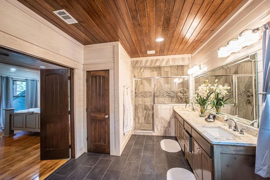 Merlot Mountain - Heated Spa Pool And Hot Tub! Cabin Broken Bow Bagian luar foto