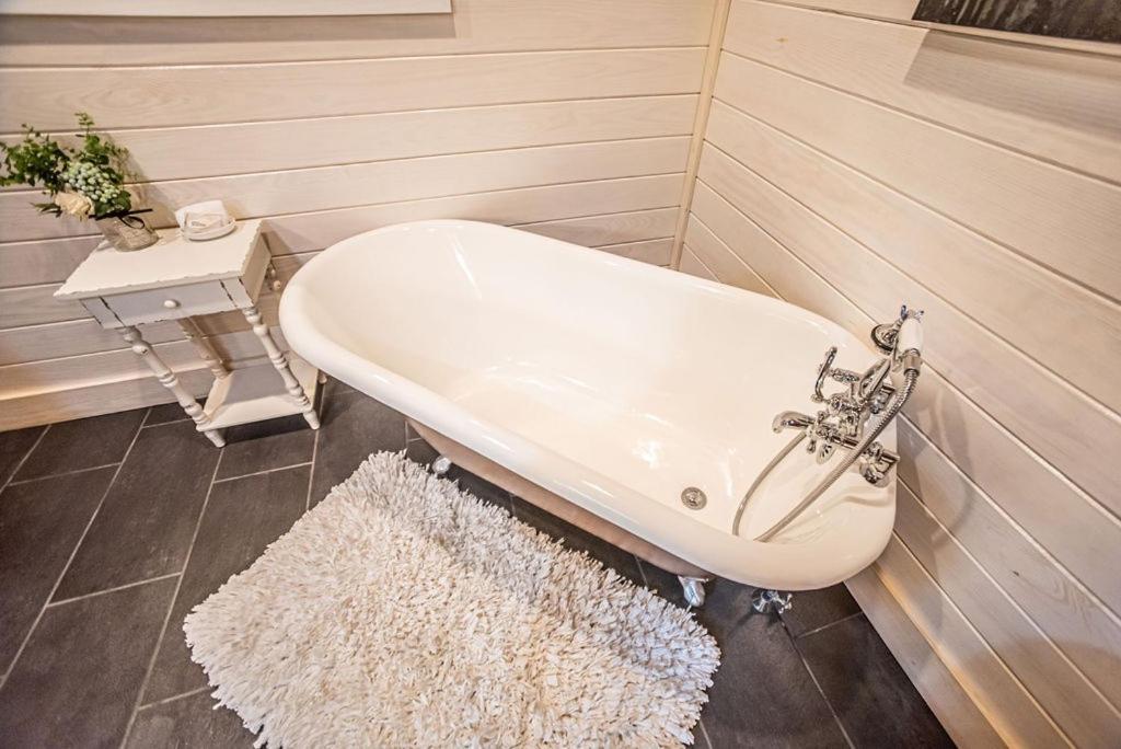 Merlot Mountain - Heated Spa Pool And Hot Tub! Cabin Broken Bow Bagian luar foto