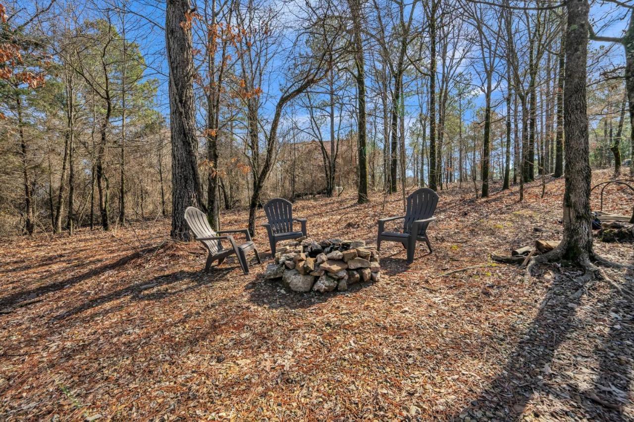 Merlot Mountain - Heated Spa Pool And Hot Tub! Cabin Broken Bow Bagian luar foto