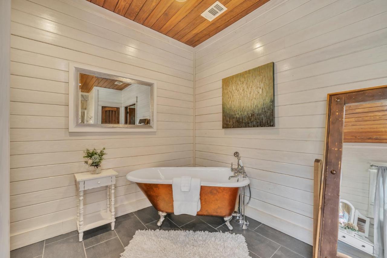 Merlot Mountain - Heated Spa Pool And Hot Tub! Cabin Broken Bow Bagian luar foto