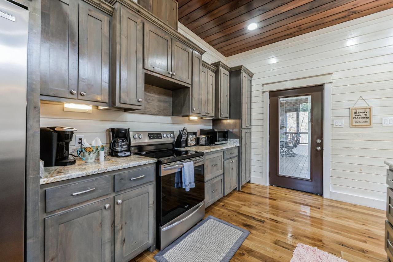 Merlot Mountain - Heated Spa Pool And Hot Tub! Cabin Broken Bow Bagian luar foto