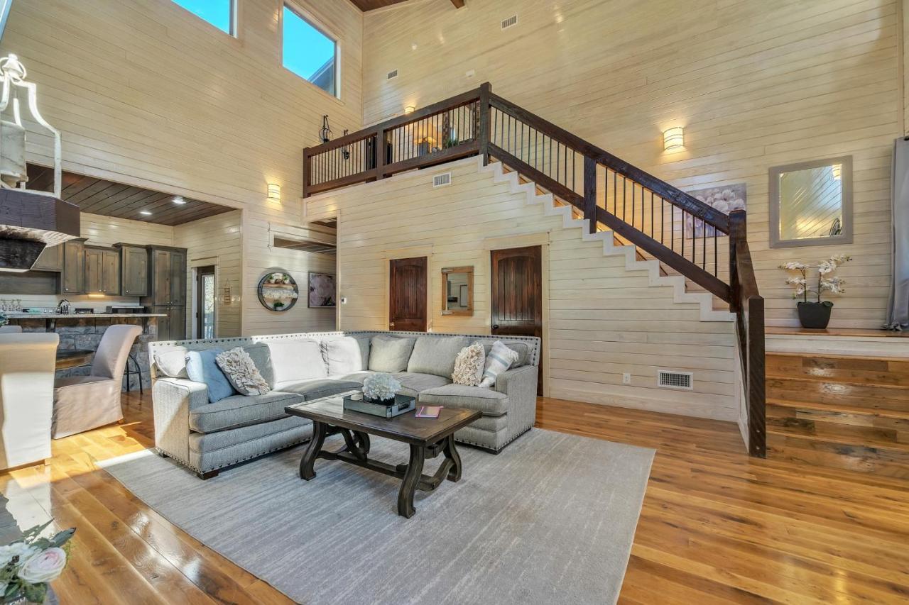 Merlot Mountain - Heated Spa Pool And Hot Tub! Cabin Broken Bow Bagian luar foto