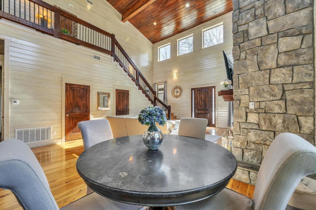 Merlot Mountain - Heated Spa Pool And Hot Tub! Cabin Broken Bow Bagian luar foto