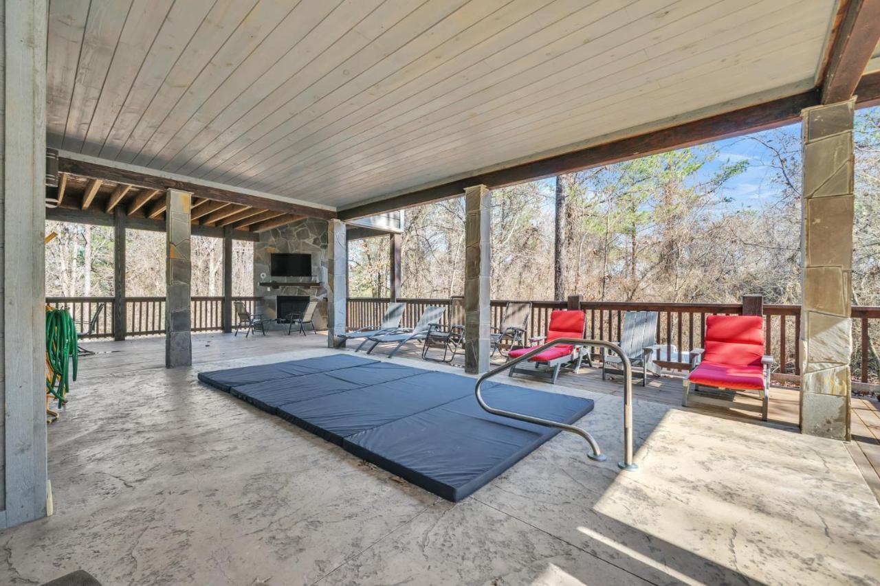 Merlot Mountain - Heated Spa Pool And Hot Tub! Cabin Broken Bow Bagian luar foto