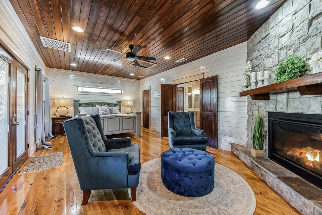 Merlot Mountain - Heated Spa Pool And Hot Tub! Cabin Broken Bow Bagian luar foto