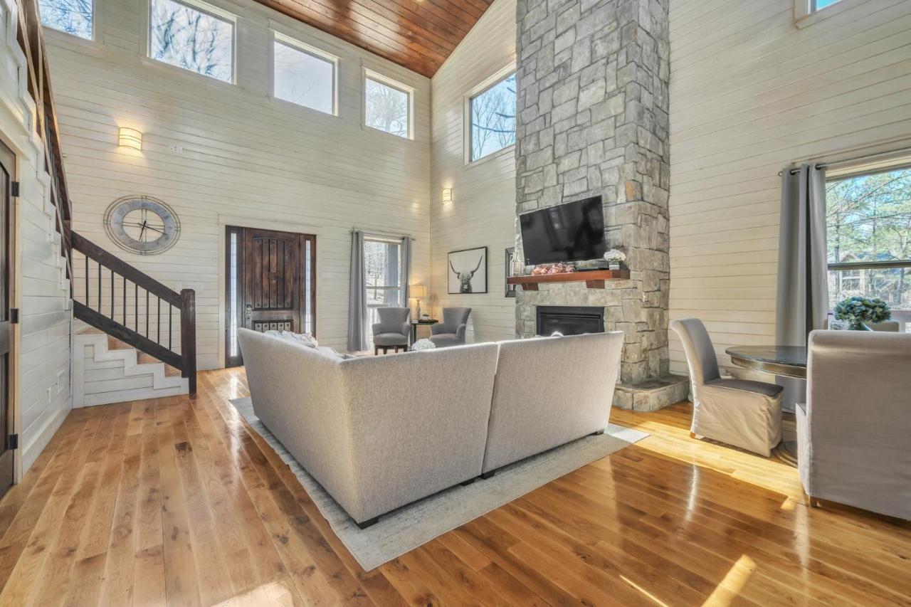 Merlot Mountain - Heated Spa Pool And Hot Tub! Cabin Broken Bow Bagian luar foto